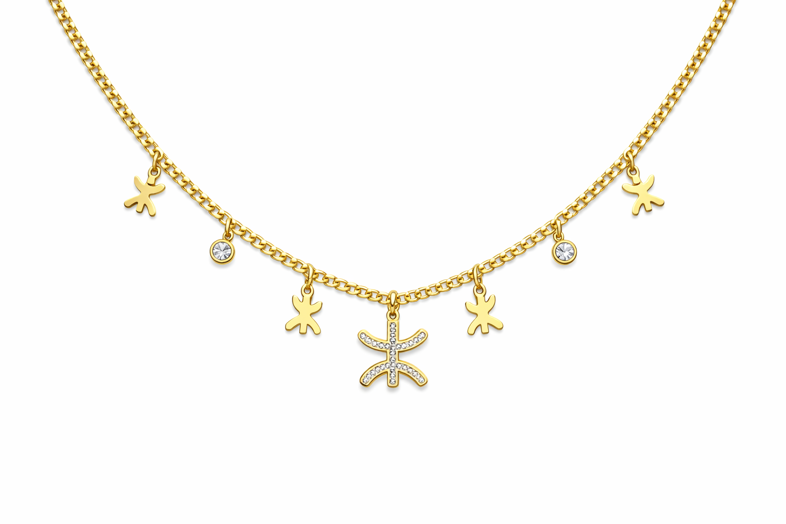 Porter des bijoux kabyles au quotidien : nos conseils de style collier charme doré et cristaux